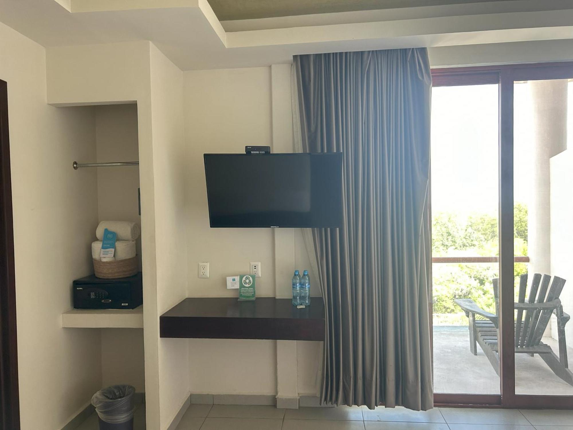 Aquastar Hotel & Apartments มาอาอวล ภายนอก รูปภาพ
