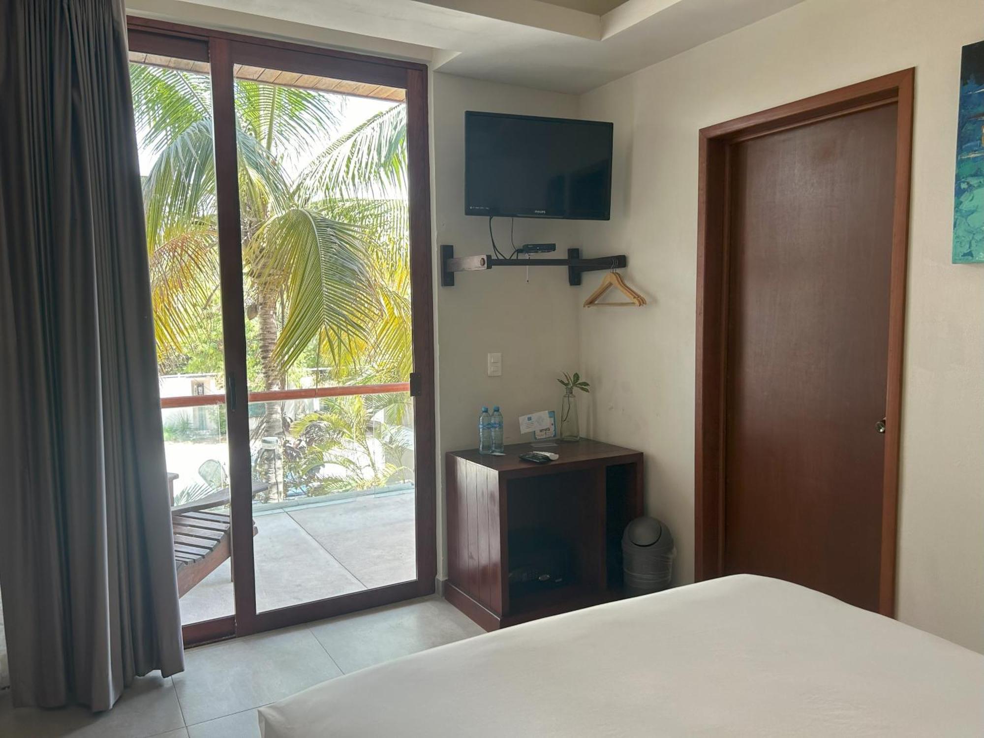 Aquastar Hotel & Apartments มาอาอวล ภายนอก รูปภาพ